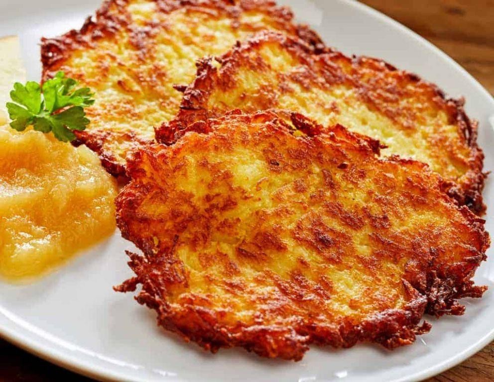 Kartoffelpuffer with Applesauce