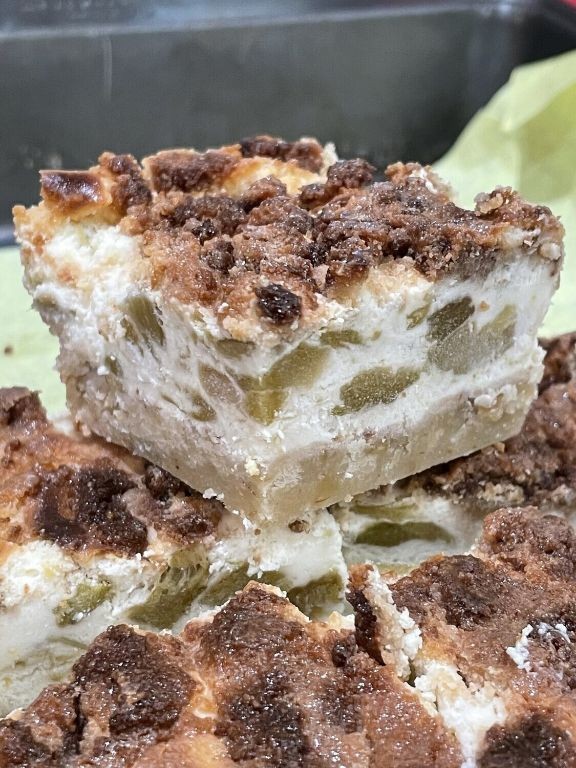 Keto Rhubarb Cheesecake Bars