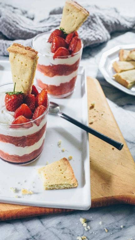Keto Rhubarb Compote with Vanilla