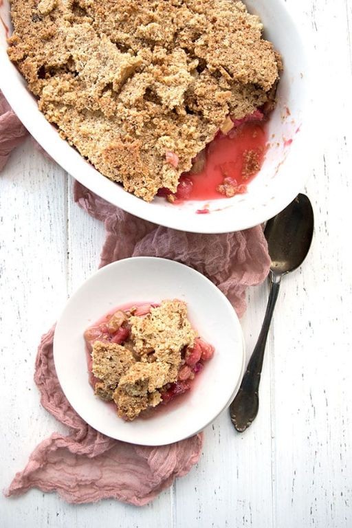 Keto Rhubarb Crisp with Almond Flour Topping
