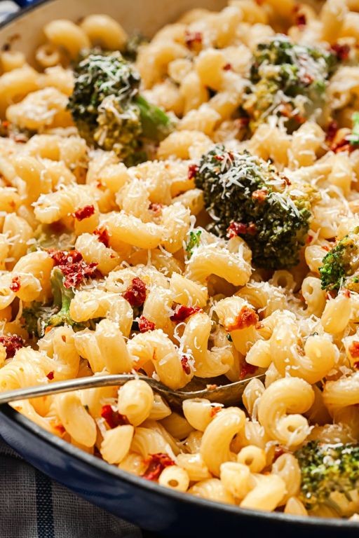 Knorr Cheddar Broccoli Pasta with Sun-Dried Tomatoes