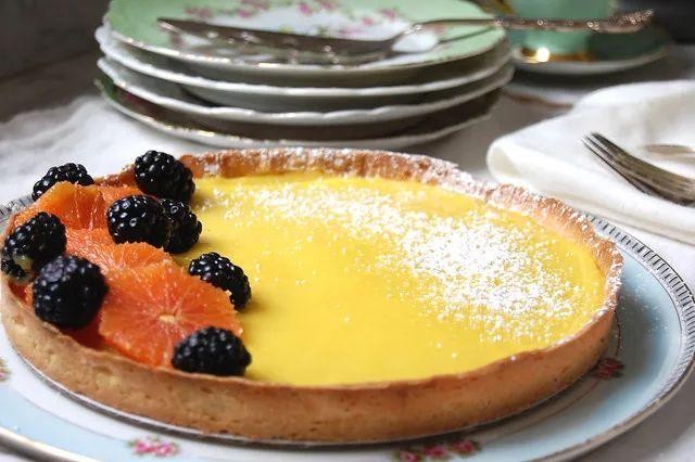 Lemon Curd Tart with a Buttery Crust