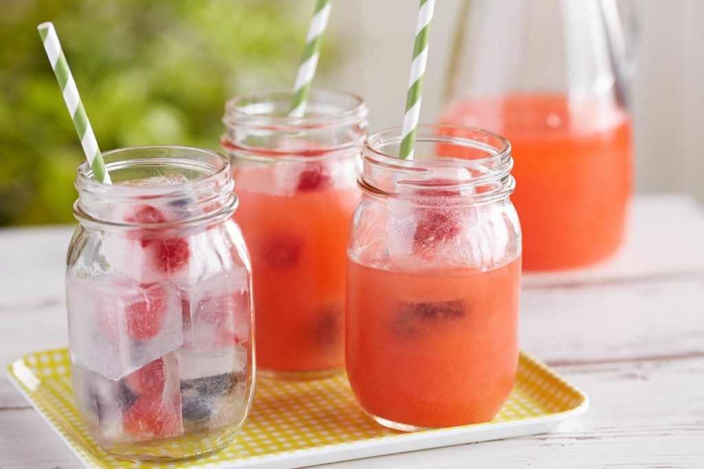 Lemonade with Berry Ice Cubes