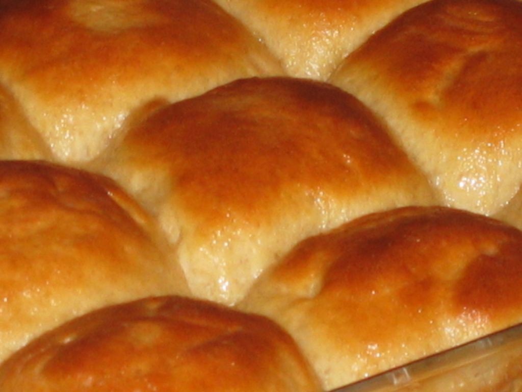 Light and Fluffy Golden Corral Rolls