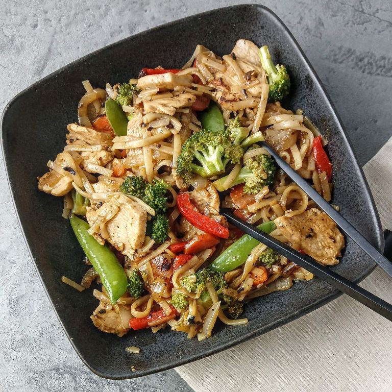 Low-Sodium Chicken and Rice Stir-Fry
