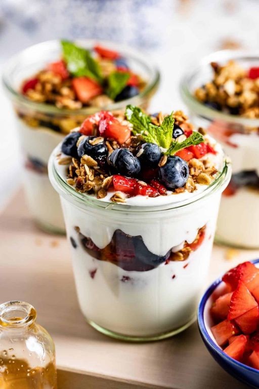 Lowfat Greek Yogurt Parfait with Fresh Berries