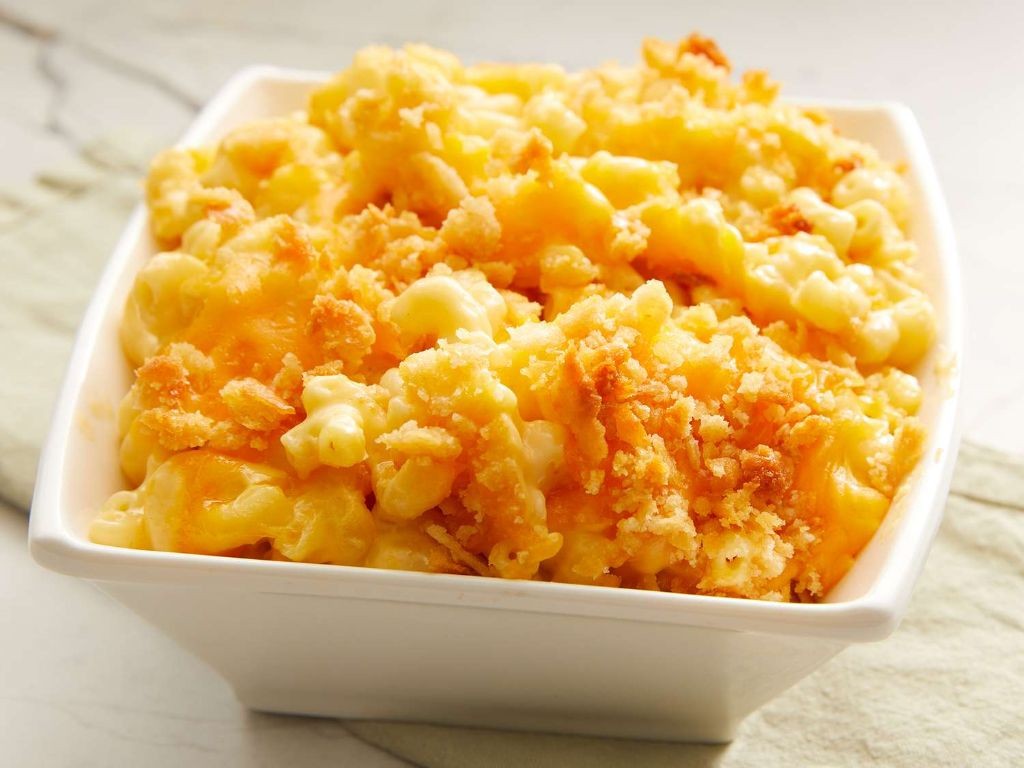 Macaroni and Cheese with Velvety Cheese Sauce