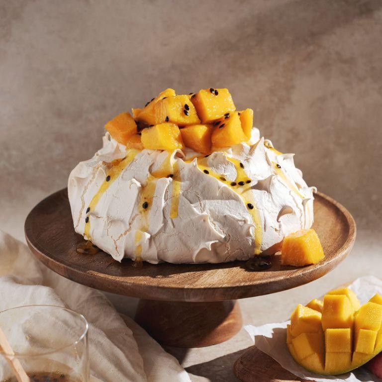 Mango Pavlova