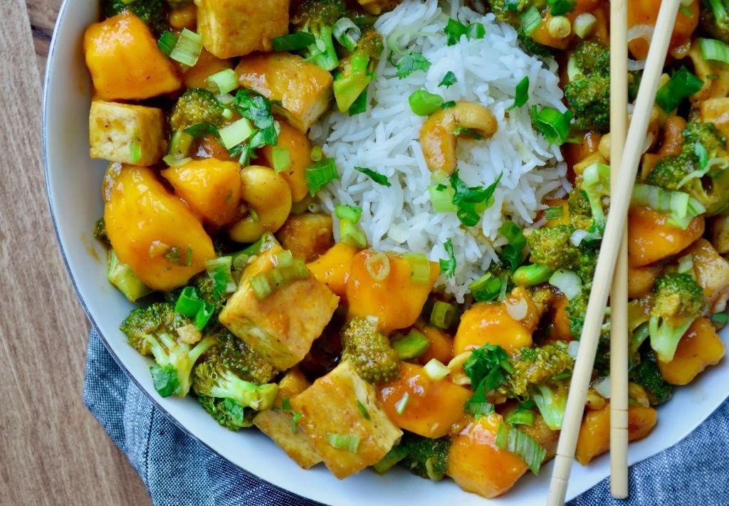 Mango and Cashew Stir Fry with Tofu