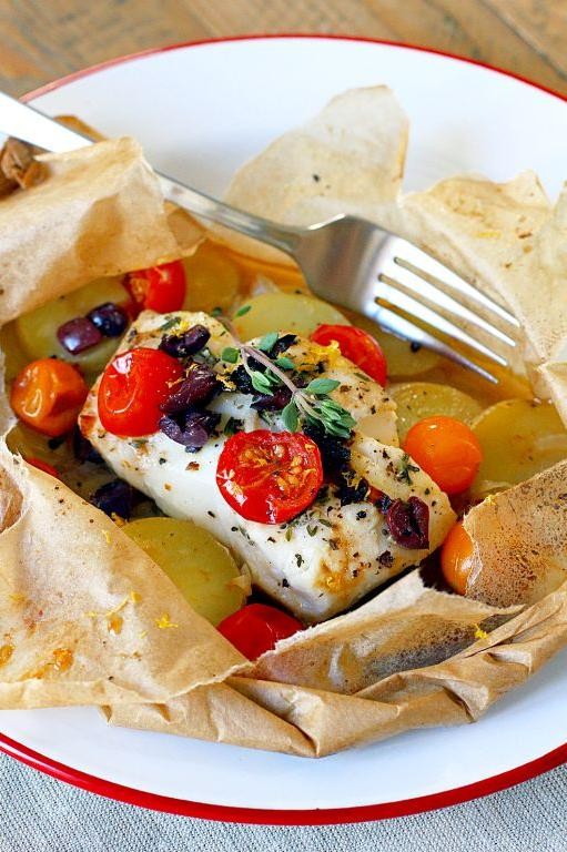 Mediterranean Cod en Papillote with Zucchini and Bell Peppers