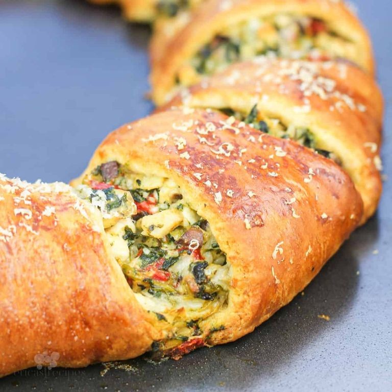 Mediterranean Veggie Crescent Ring