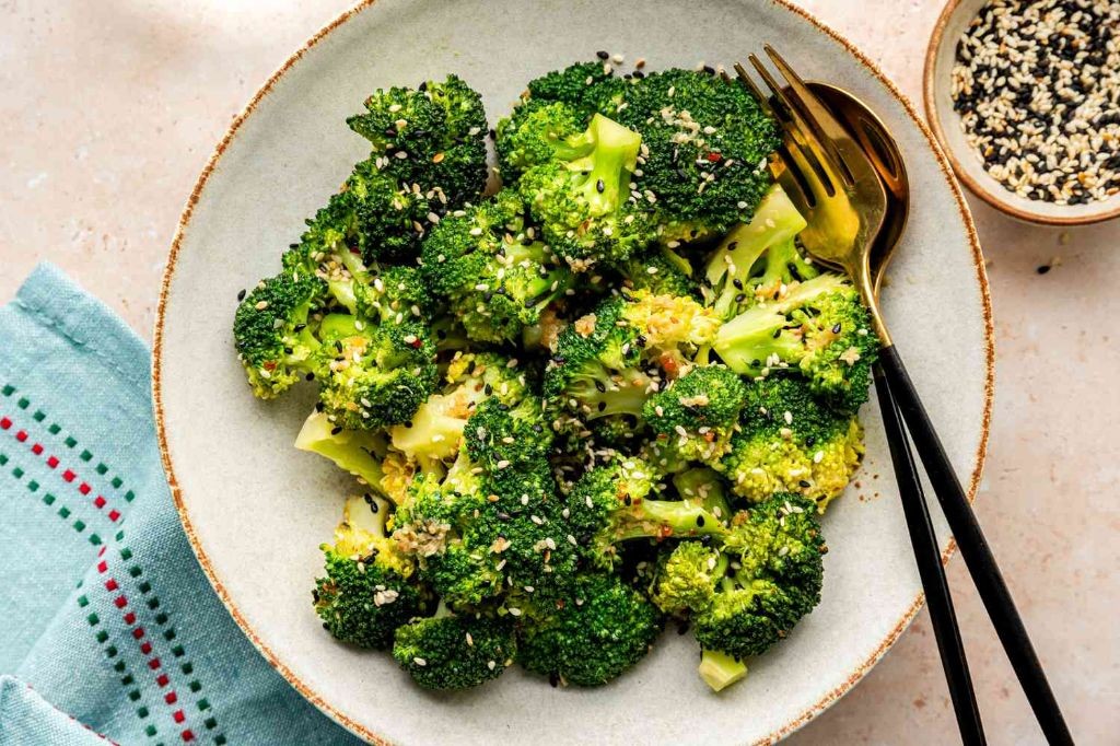 Microwave Broccoli with Soy Sauce and Sesame Seeds