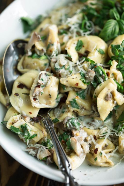 Mushroom and Spinach Tortellini in White Wine Sauce