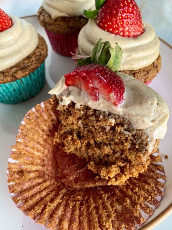 Oat Bran Cupcakes with Vanilla Frosting