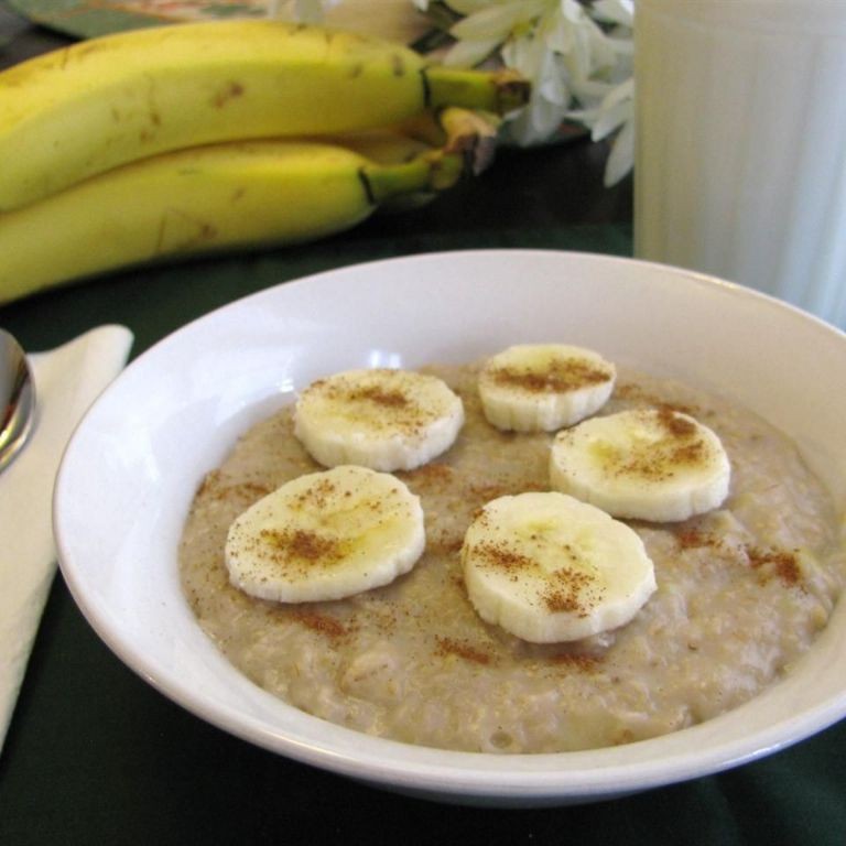 Oatmeal with Bananas and Almond Milk