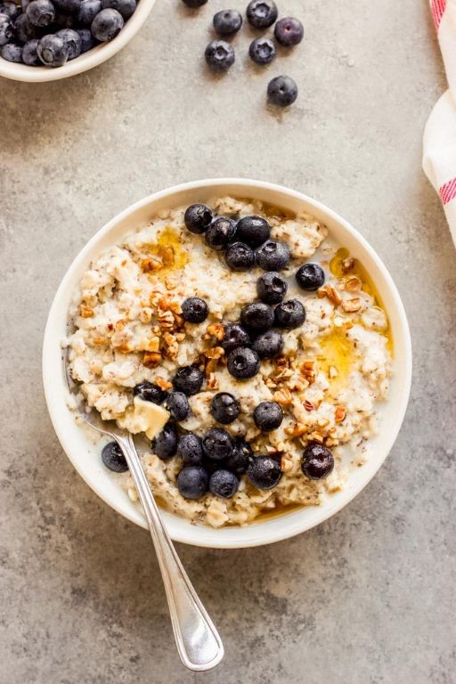 Oatmeal with Blueberries and Flaxseeds