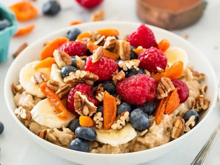 Oatmeal with Fresh Fruits