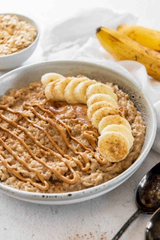Oatmeal with banana and peanut butter
