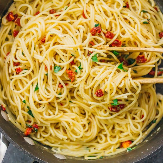 One-Pot Spaghetti Aglio e Olio