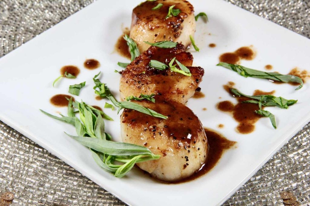 Pan-Seared Scallops with Balsamic Glaze