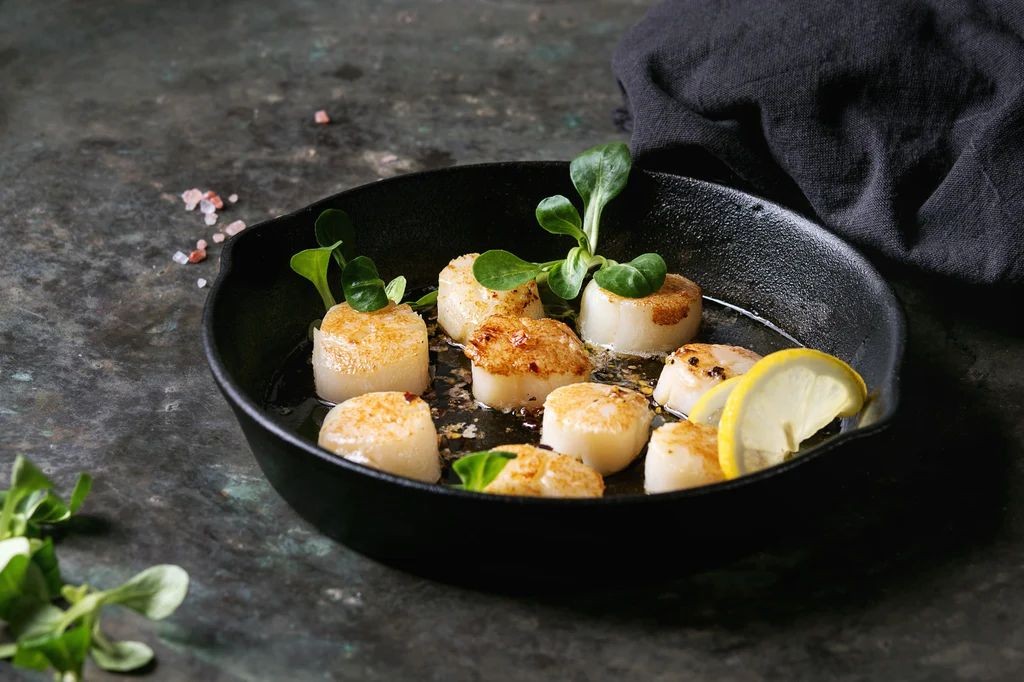 Pan-Seared Scallops with Herb Crust