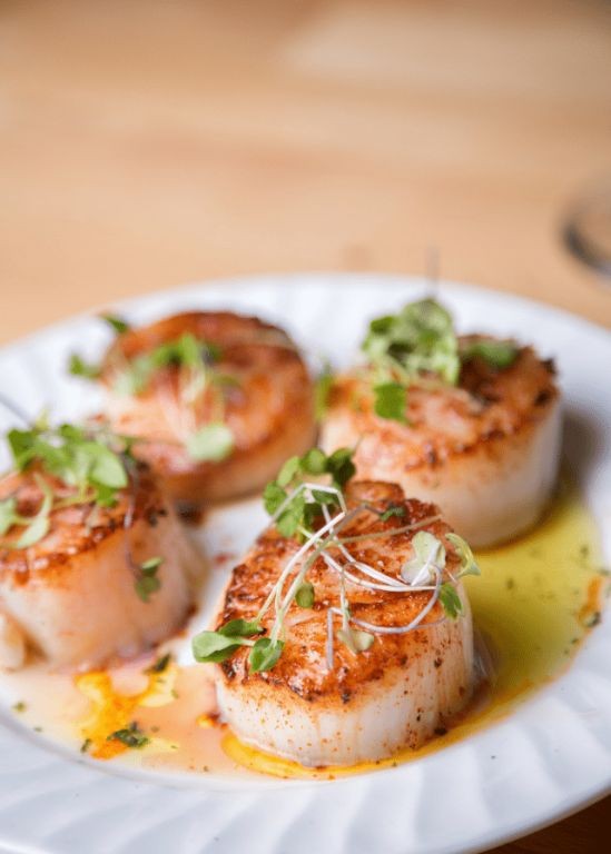 Pan-Seared Scallops with White Wine Sauce