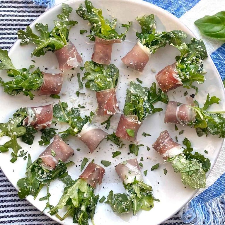 Parmesan Crisps with Arugula and Prosciutto