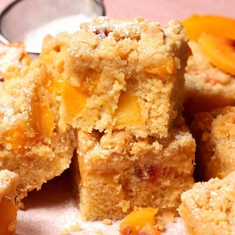 Peach Cobbler Crumb Cake