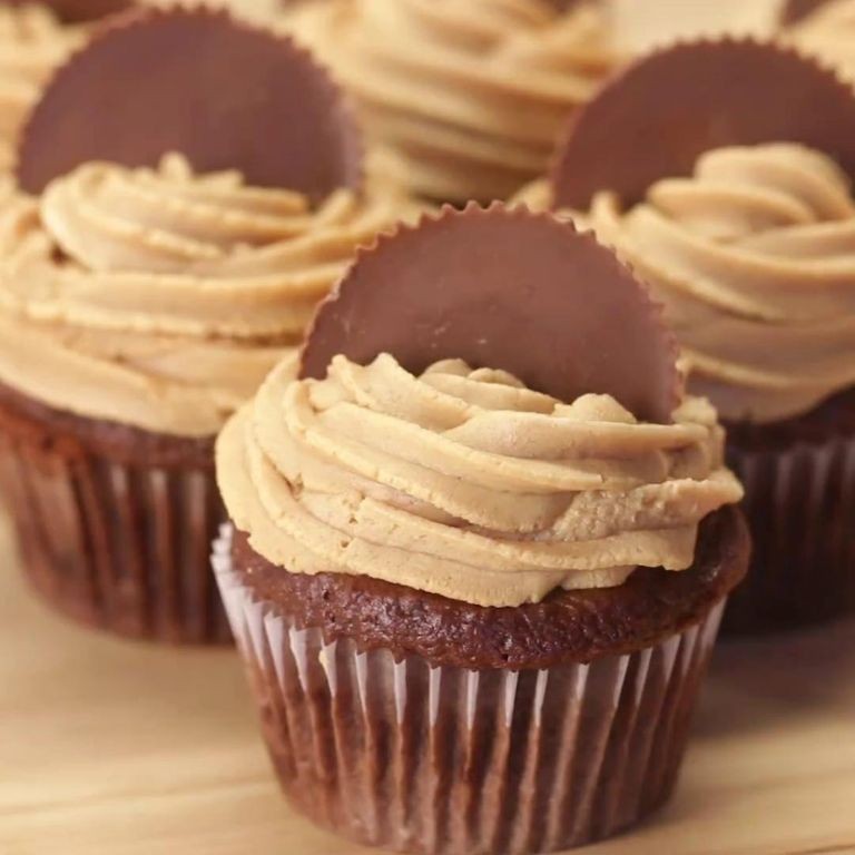 Peanut Butter Chocolate Box Cupcakes with Reese