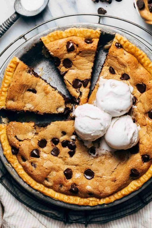 Peanut Butter and Chocolate Chip Pie