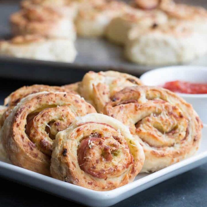 Pesto and Sun-Dried Tomato Pizza Puffs