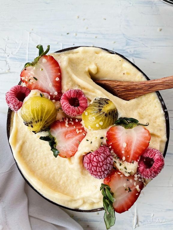 Pineapple Cheesecake Smoothie Bowl