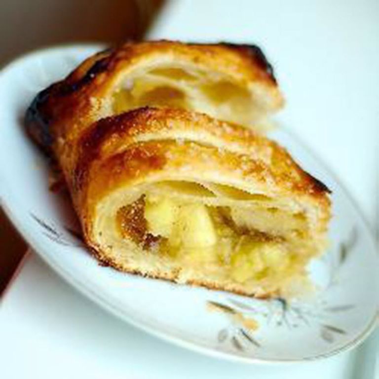 Puff pastry apple strudel