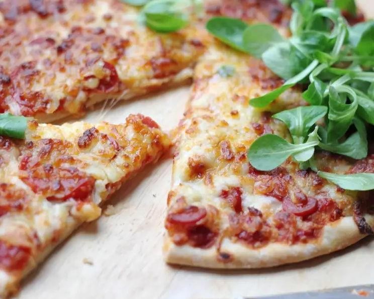 Quick and Easy Homemade Pizza