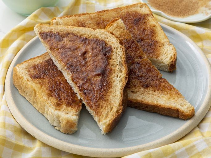 Quick cinnamon toast with butter