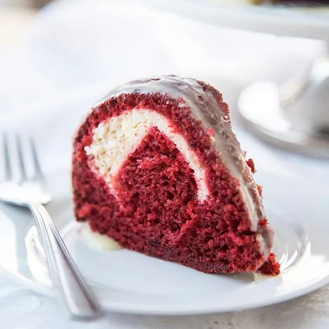 Red Velvet Bundt Cake with White Chocolate Ganache Core