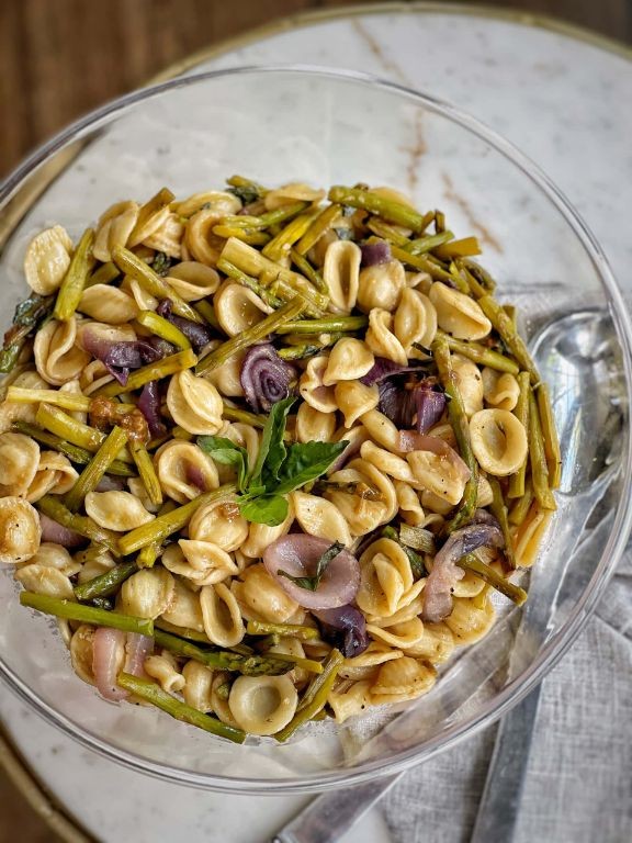Roasted Garlic and Cold Asparagus Pasta Salad