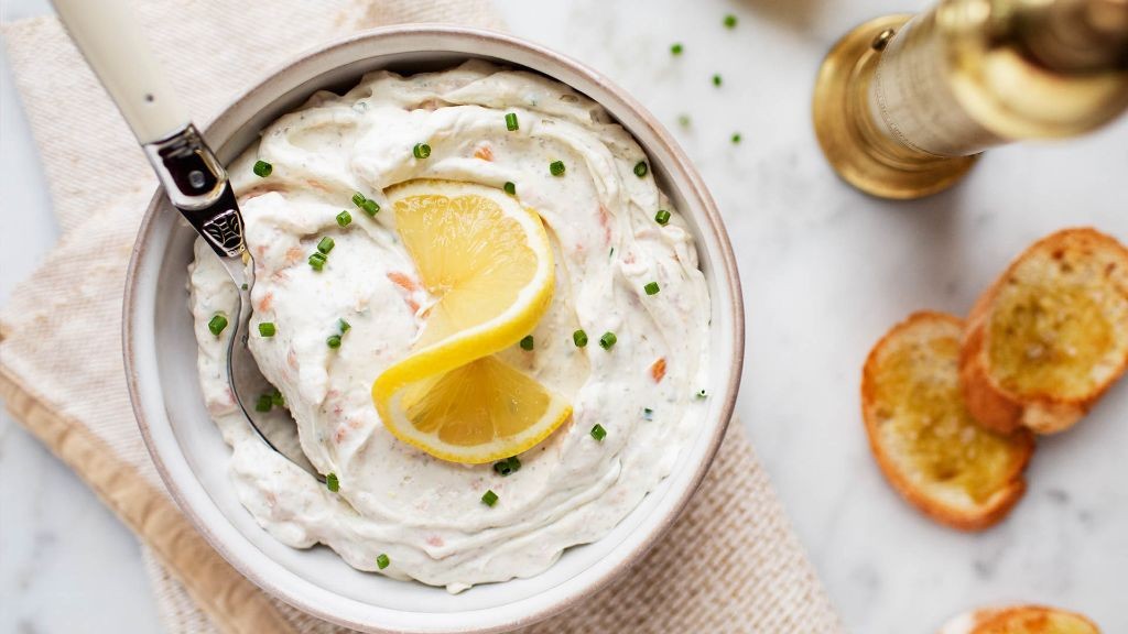 Roasted Garlic and Salmon Dip