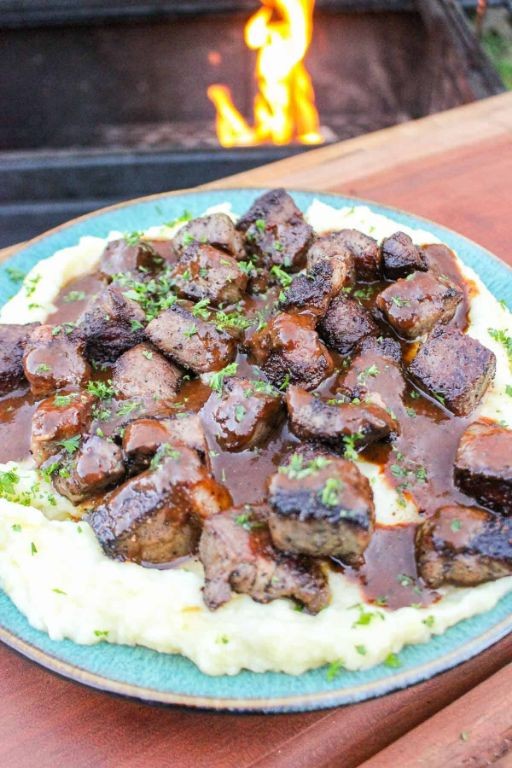 Round Steak with Creamy Garlic Mashed Potatoes