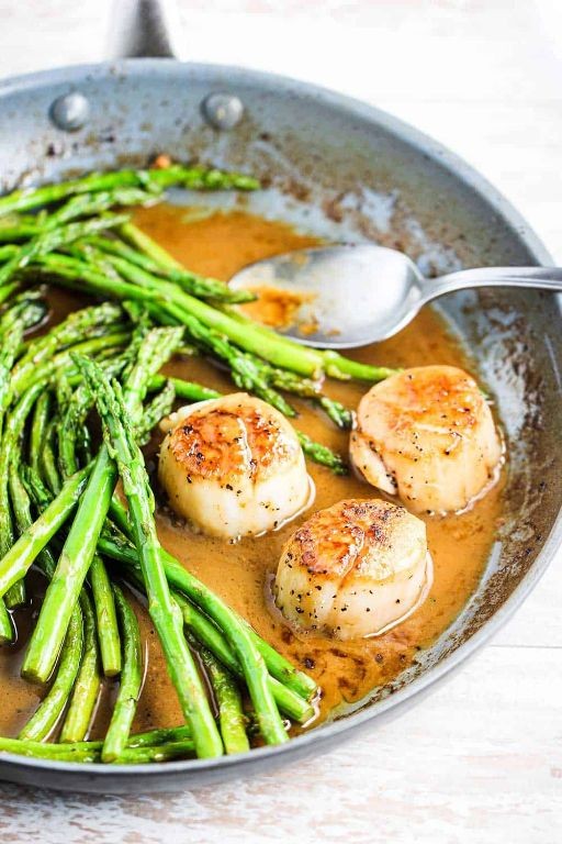 Scallops with Roasted Asparagus