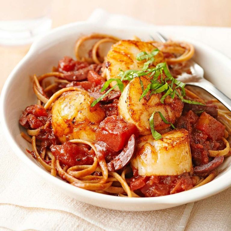 Scallops with Tomato Basil Sauce