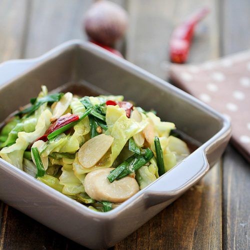 Shanghai-style Cabbage and Mushroom Stir-fry