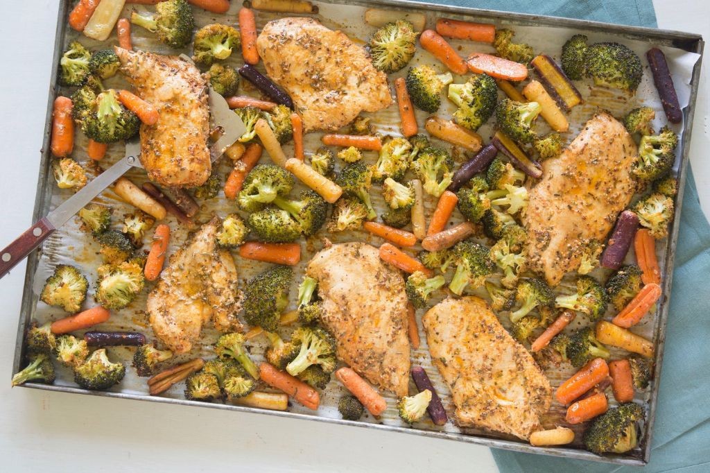 Sheet Pan Chicken Breast with Broccoli and Carrots