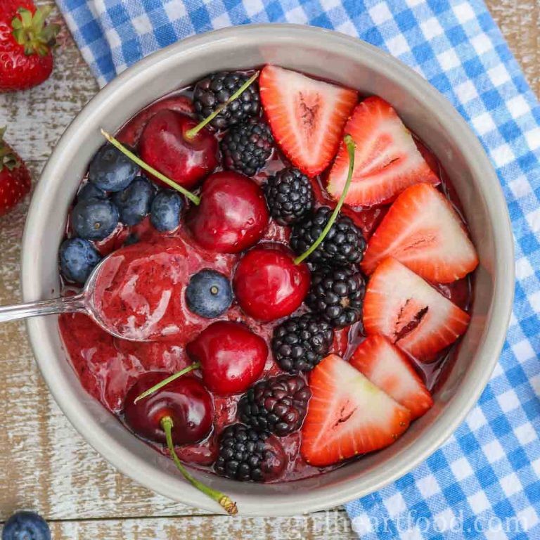 Skinny Girl Berry Smoothie Bowl