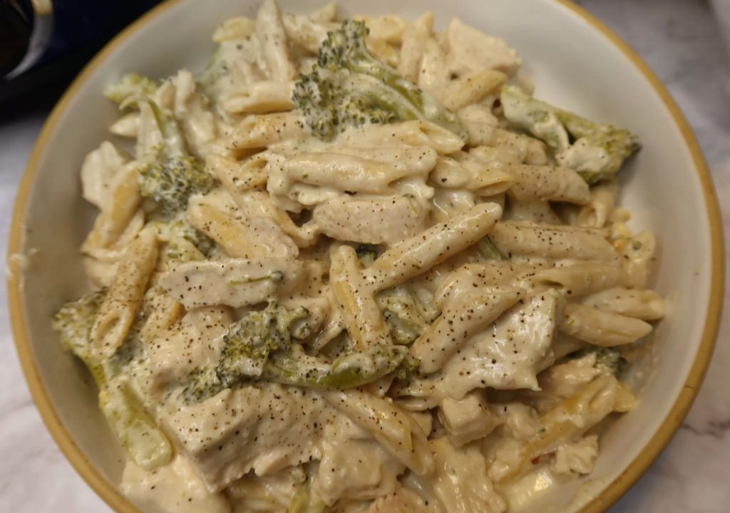 Slow Cooker Bone-In Chicken and Broccoli Alfredo
