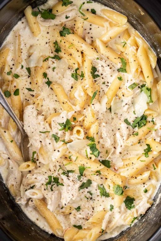 Slow Cooker Chicken Alfredo Noodles