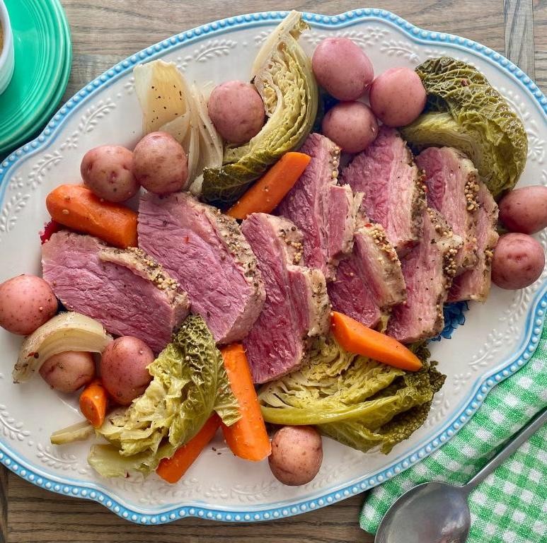 Slow Cooker Corned Beef and Cabbage with Thyme