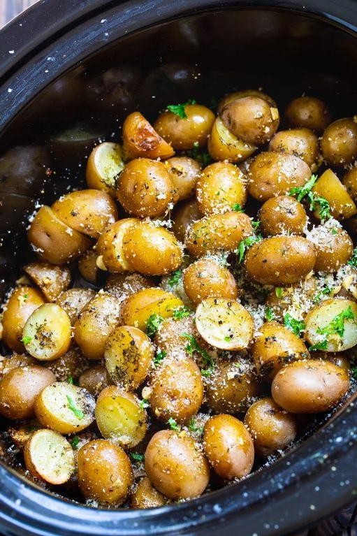 Slow Cooker Creamy Garlic Parmesan Potatoes