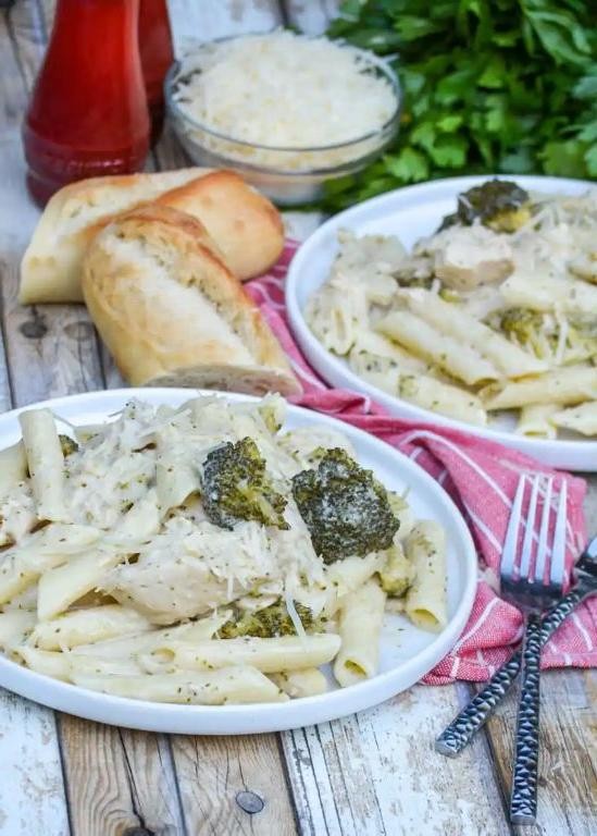 Slow Cooker Ham and Broccoli Alfredo