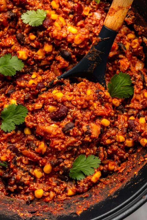 Slow Cooker Quinoa and Black Bean Chili